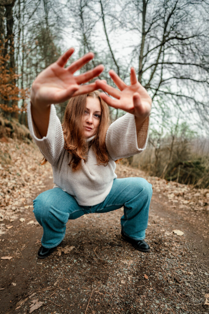 Umělecký ženský portrét v přirozeném světle – Alfarera.Art