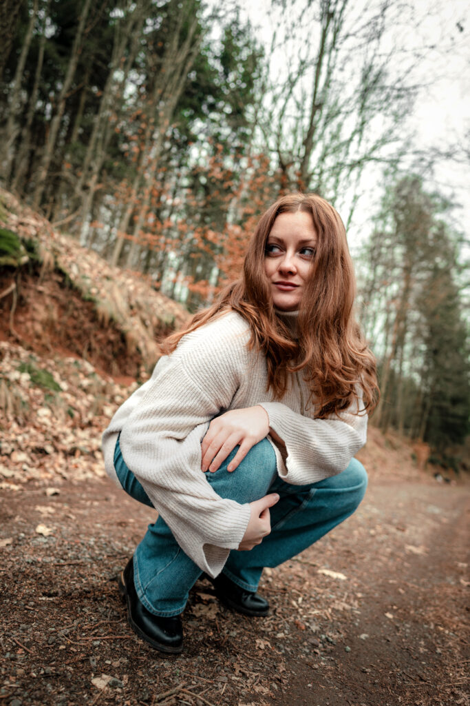 Umělecký ženský portrét v přirozeném světle – Alfarera.Art