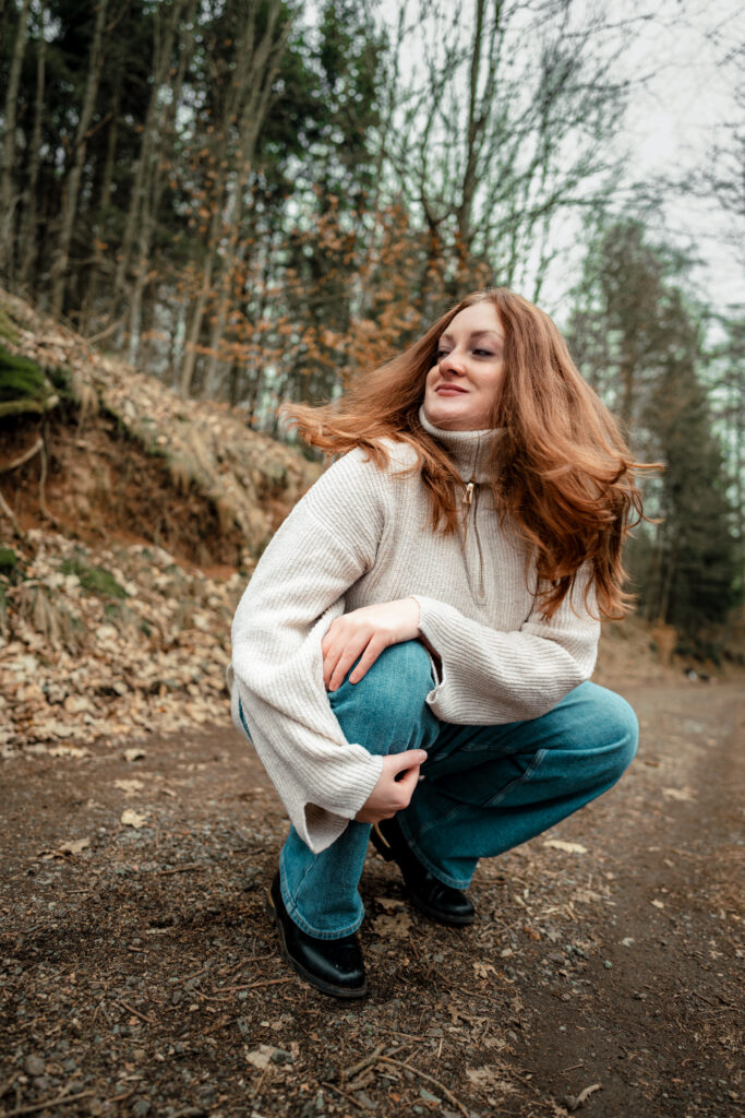 Umělecký ženský portrét v přirozeném světle – Alfarera.Art