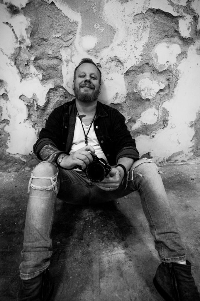 Umělecký ženský portrét v přirozeném světle – Alfarera.Art
