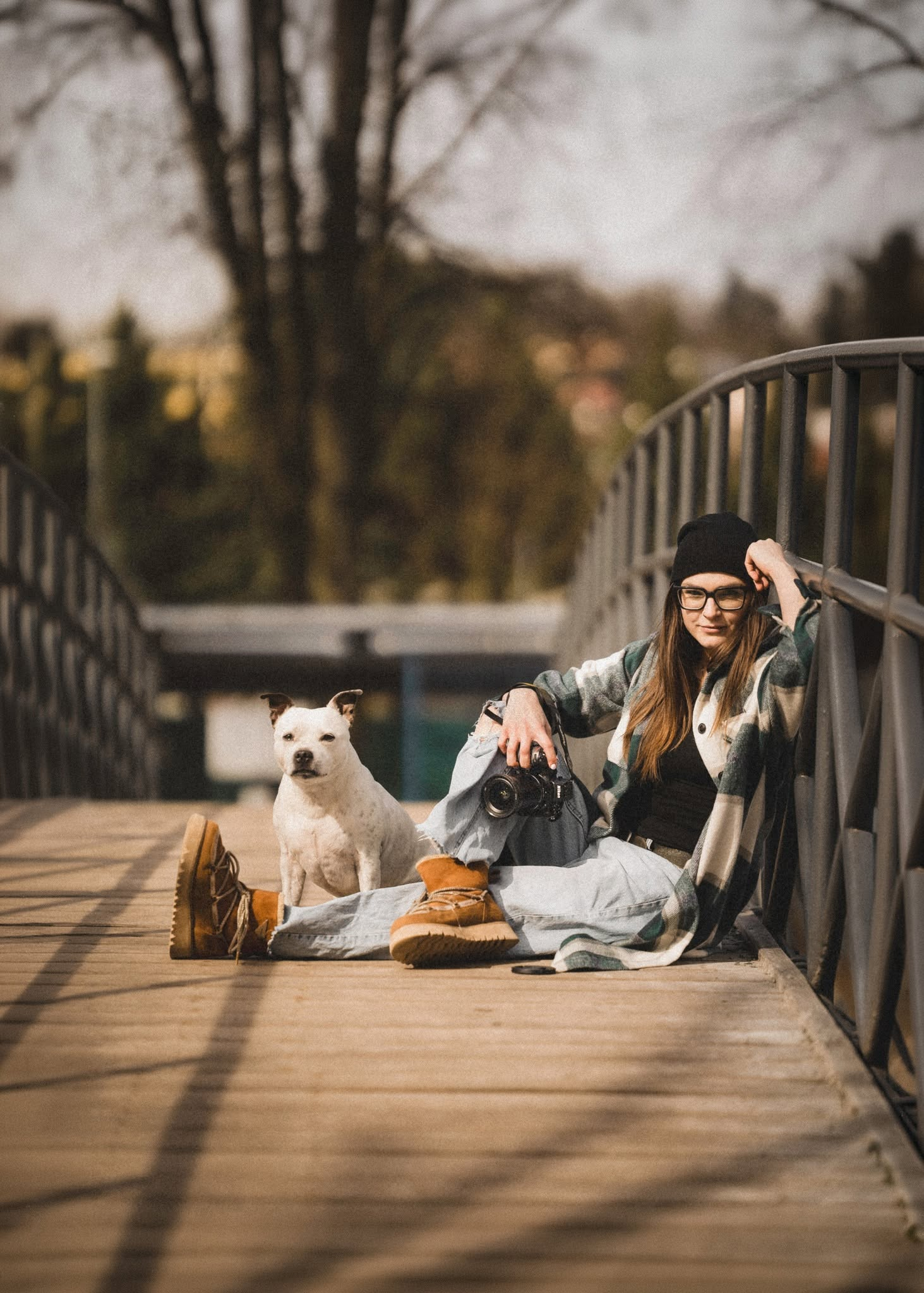 Tereza Hrnčířová, fotografka Alfarera.Art, s fotoaparátem